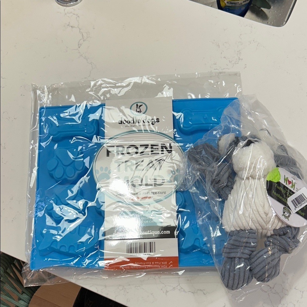 Hugglehound tuff toy and treat mold​